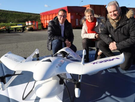 Das Startup Wingcopter glückte in Zusammenarbeit mit Merck die erste Auslieferung per Drohne.