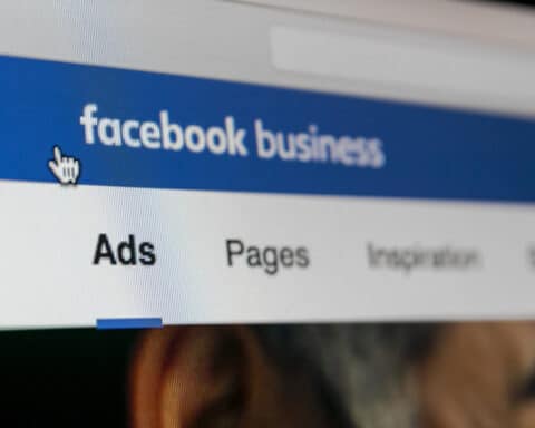 Facebook Ads helfen dir, dein Unternehmen auf Facebook zu bewerben.